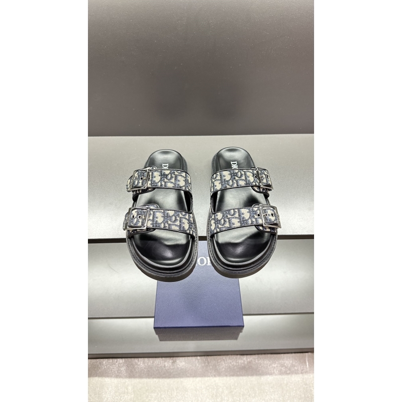 ch**an D*or slippers